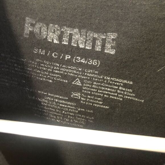 fortnite t shirt size small black llama tee - Picture 4 of 7
